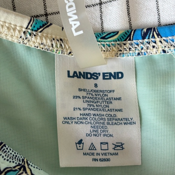 Land’s End Swim Top With Soft Cup Bra - Picture 4 of 5